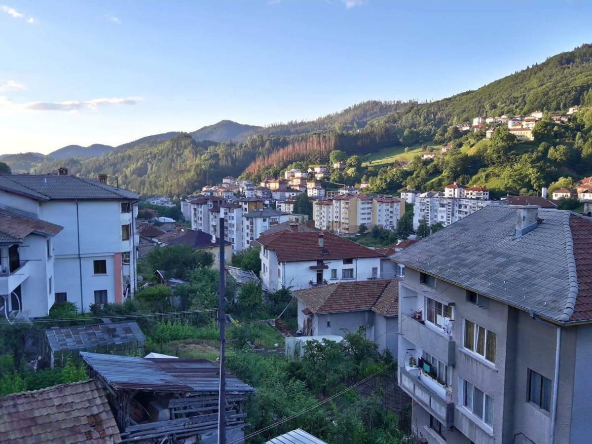 Yellow House Smolyan Exterior foto